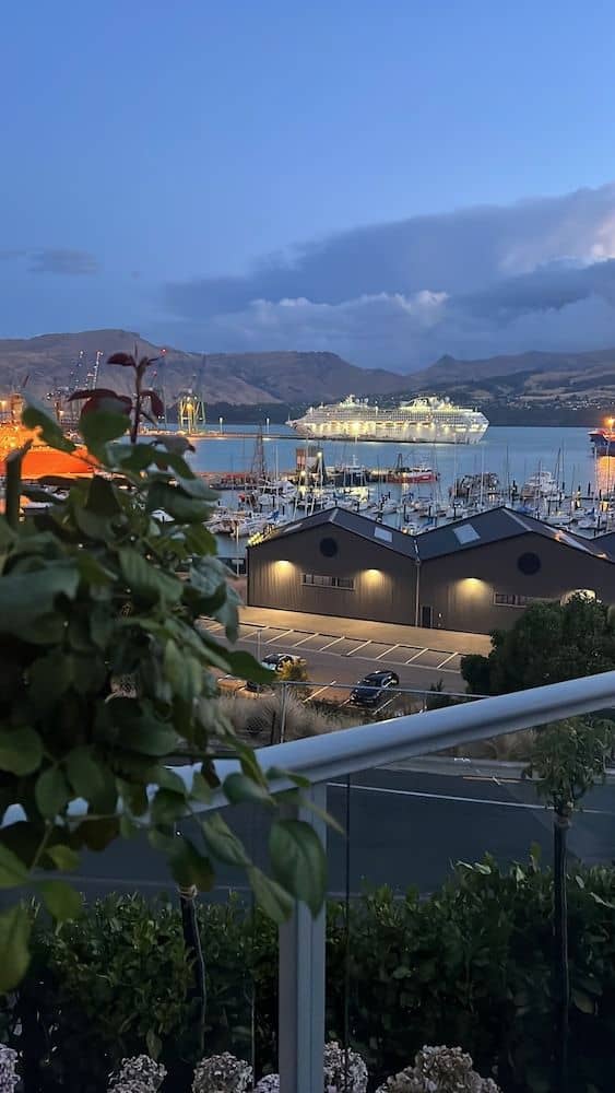 Sea- marina- bay- views Escape to LYTTELTON BOATIQUE HOUSE - 14 km from Christchurch Sea- marina- bay- views Escape to LYTTELTON BOATIQUE HOUSE - 14 km from Christchurch