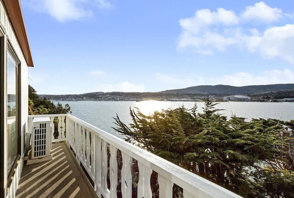 Handy to Town & Uni, with City & Harbour Views Handy to Town & Uni, with City & Harbour Views