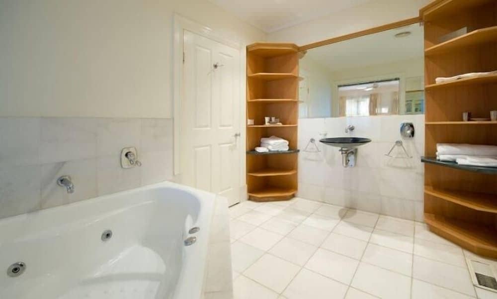 Lakeside Suites