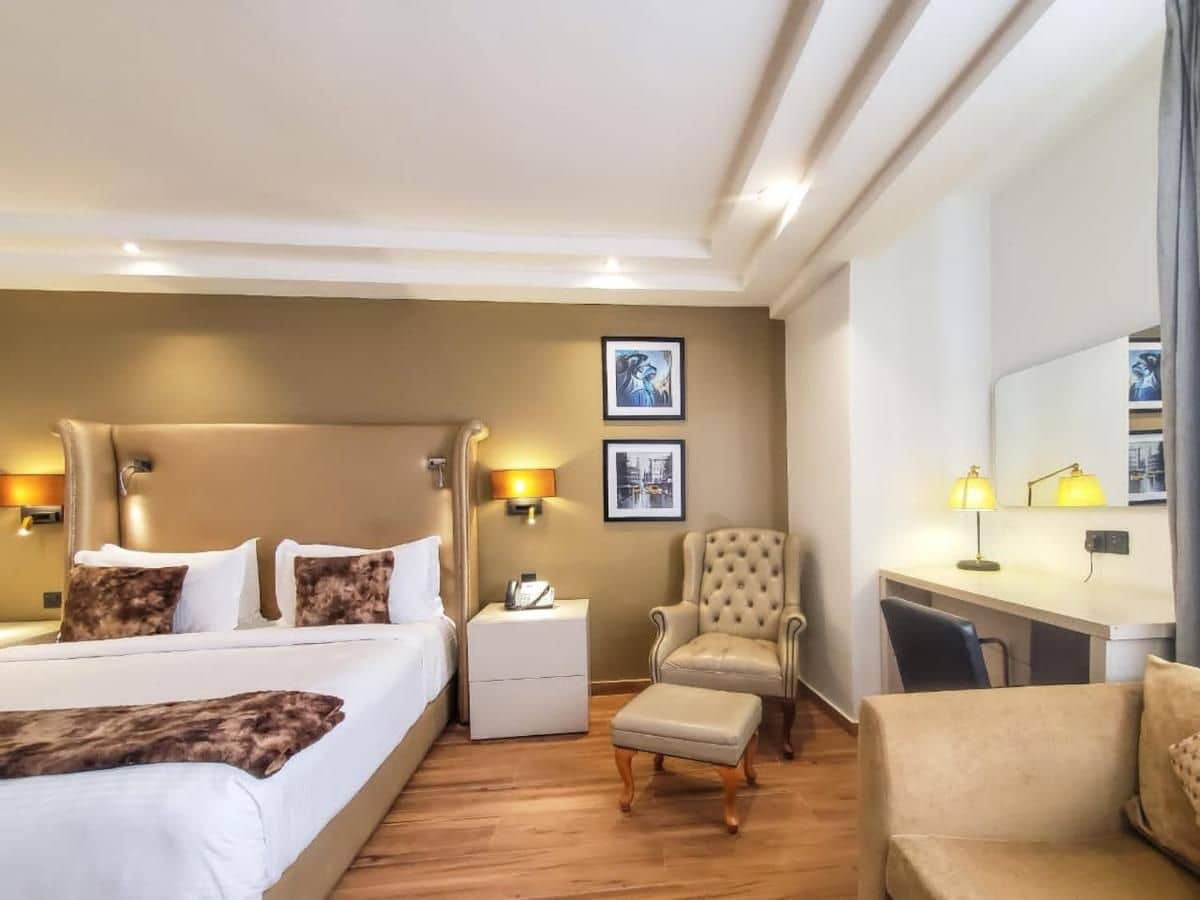 Victoria Crown Plaza