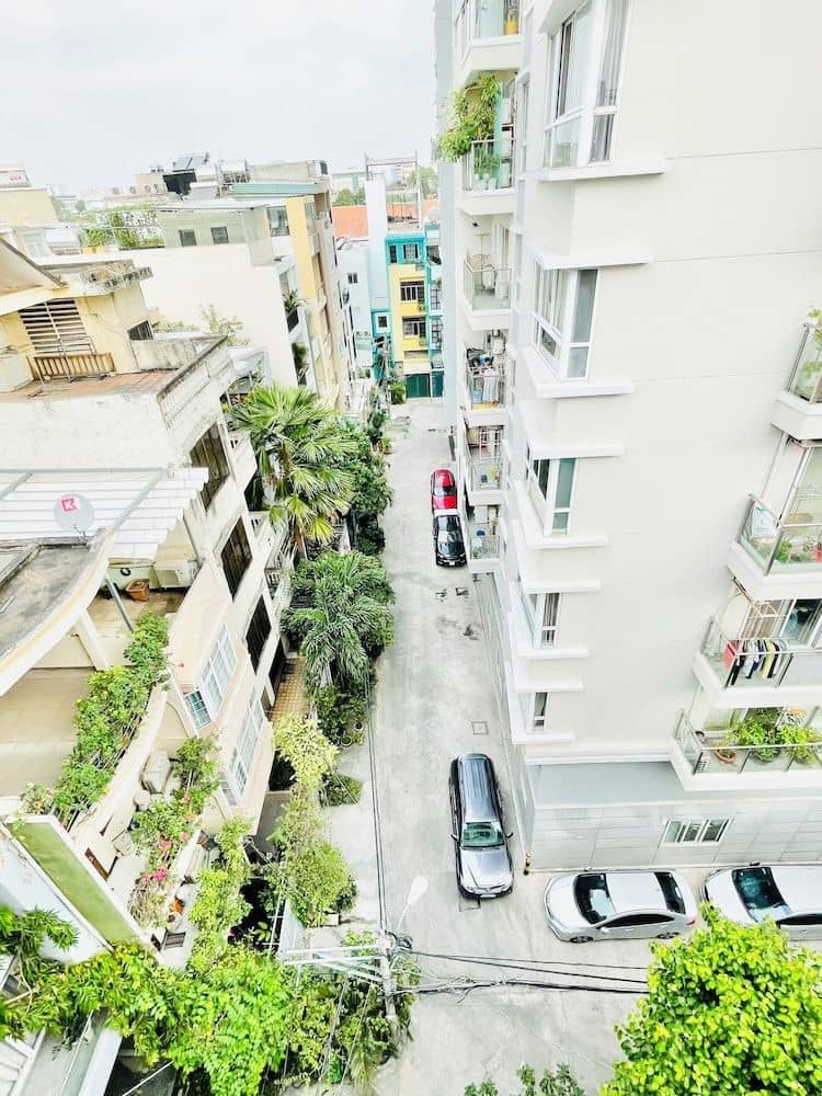 EMERALD APARTMENTS