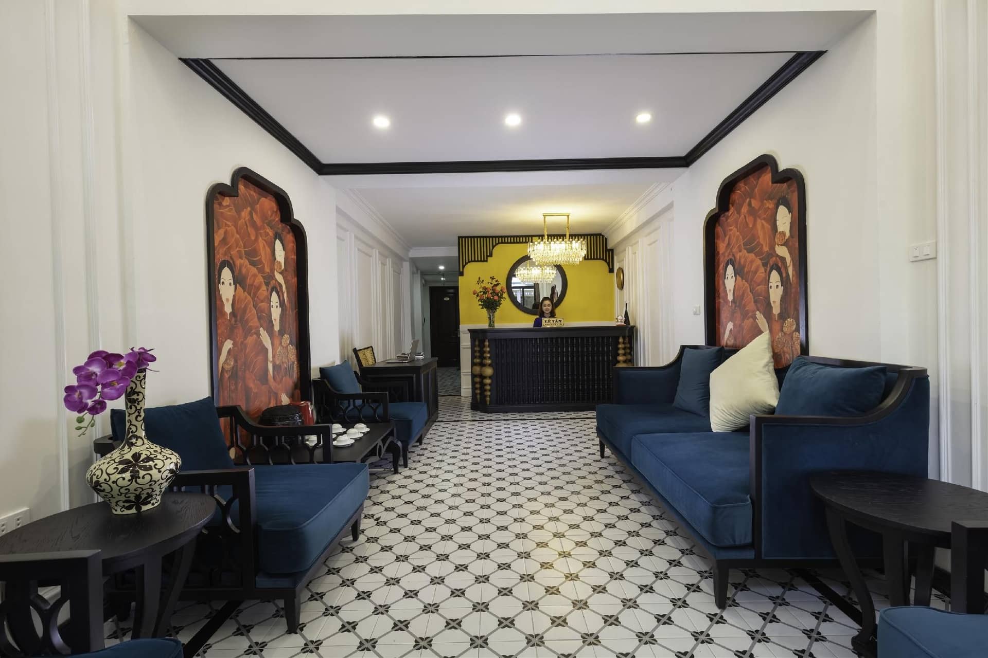 Queen Light Hotel