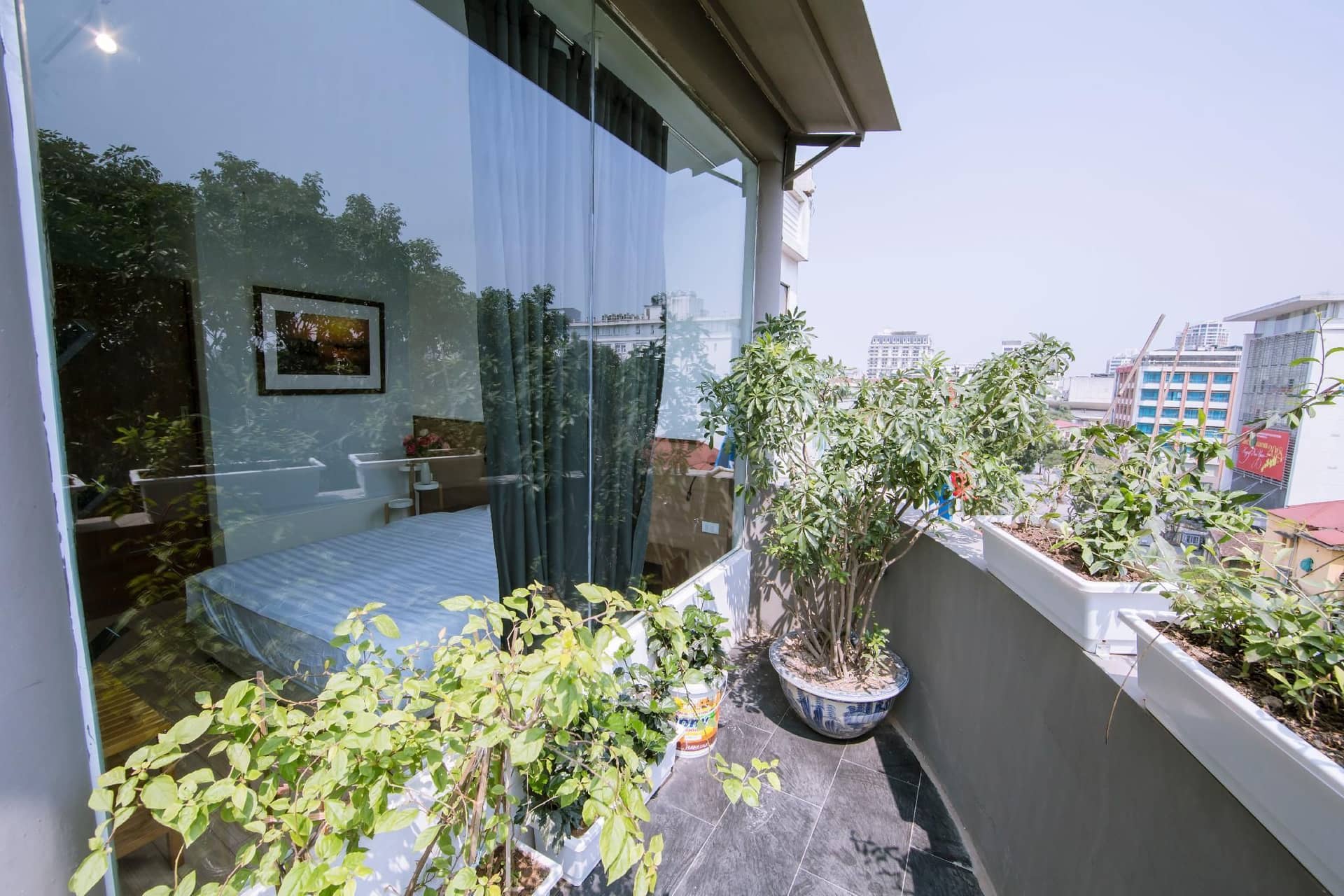 Elegant Studio Yet Kieu Elegant Studio Yet Kieu
