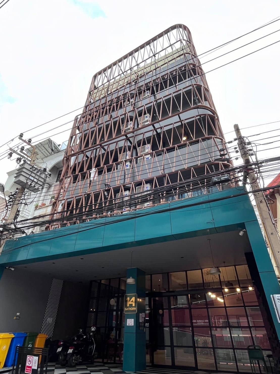 14 สาทร โฮเทล - ไม่มีที่จอดรถ