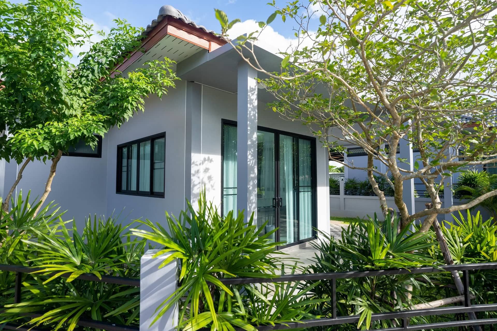 บ้านเนินขาว รีสอร์ท