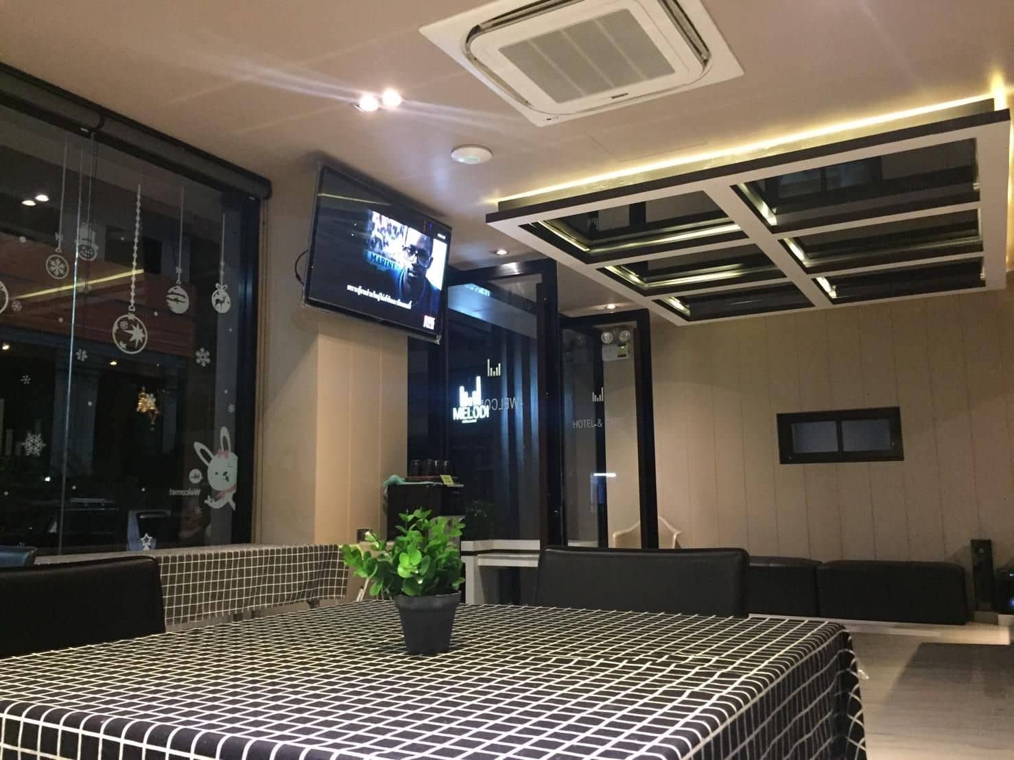 โรงแรมเมโลดี ด่านนอก