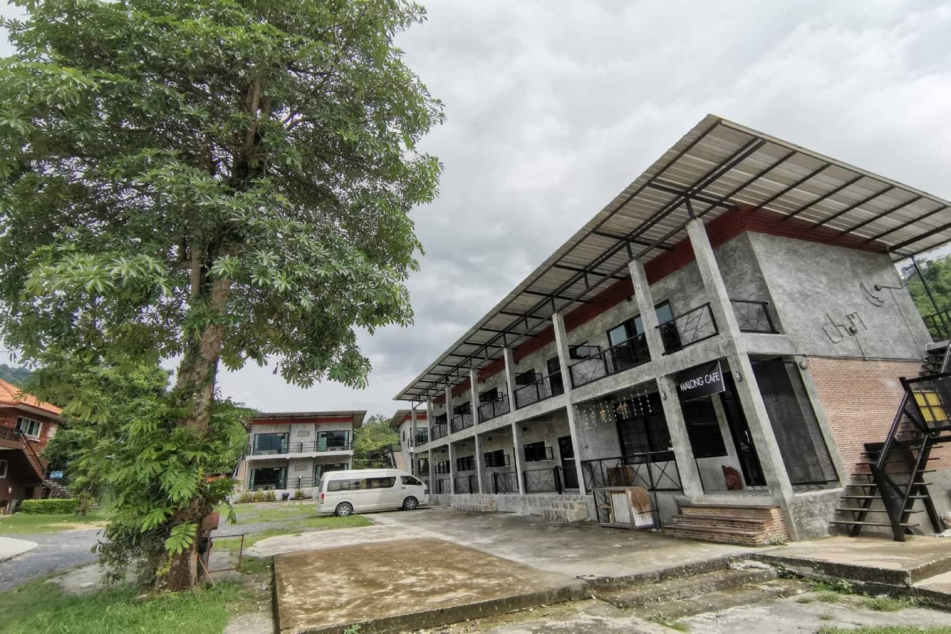 โอโย 1167 บ้านป่าริมเขื่อน