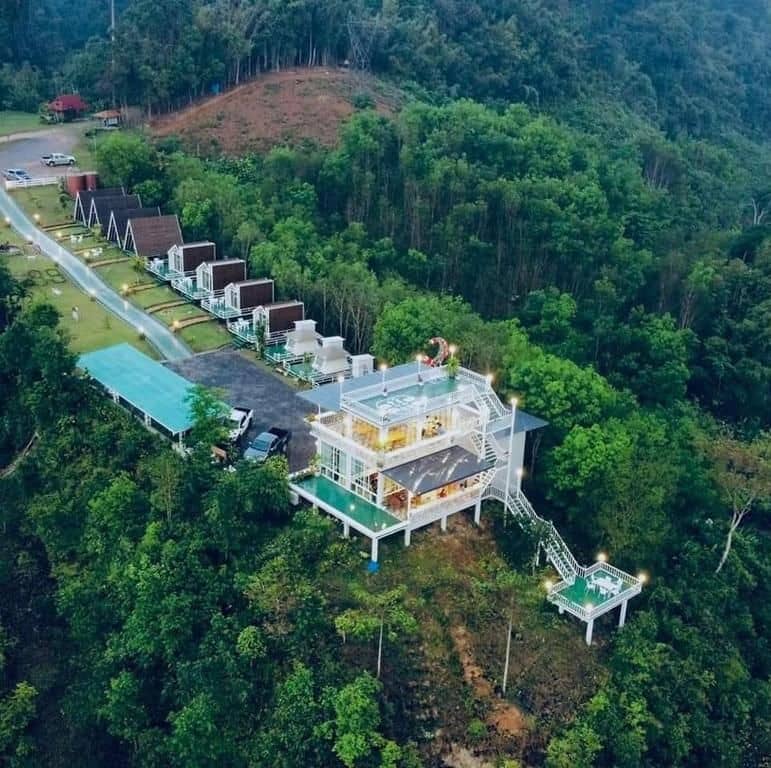 Khaosok 99 Camp & Cafe
