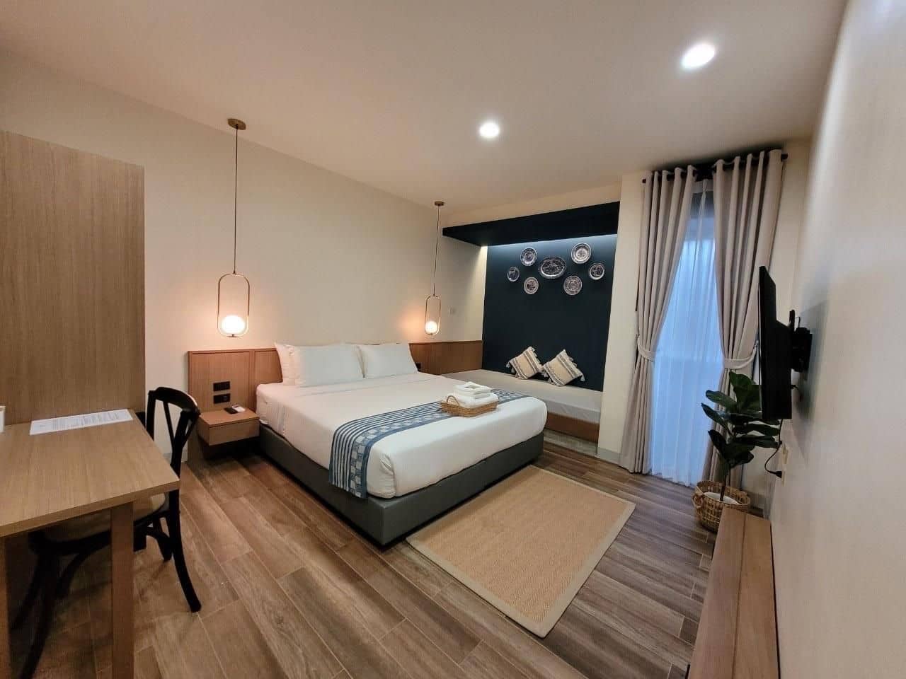 Eat Sleep Chann Hotel