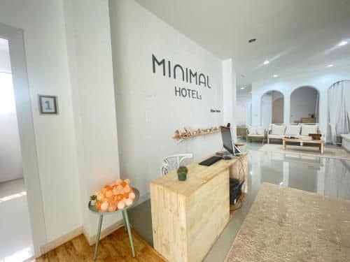 Minimal Hotels