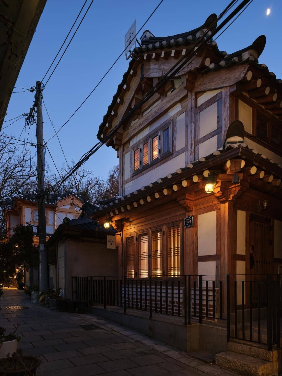 The Korean Prestige Hanok in Downtown - Seoul Ari