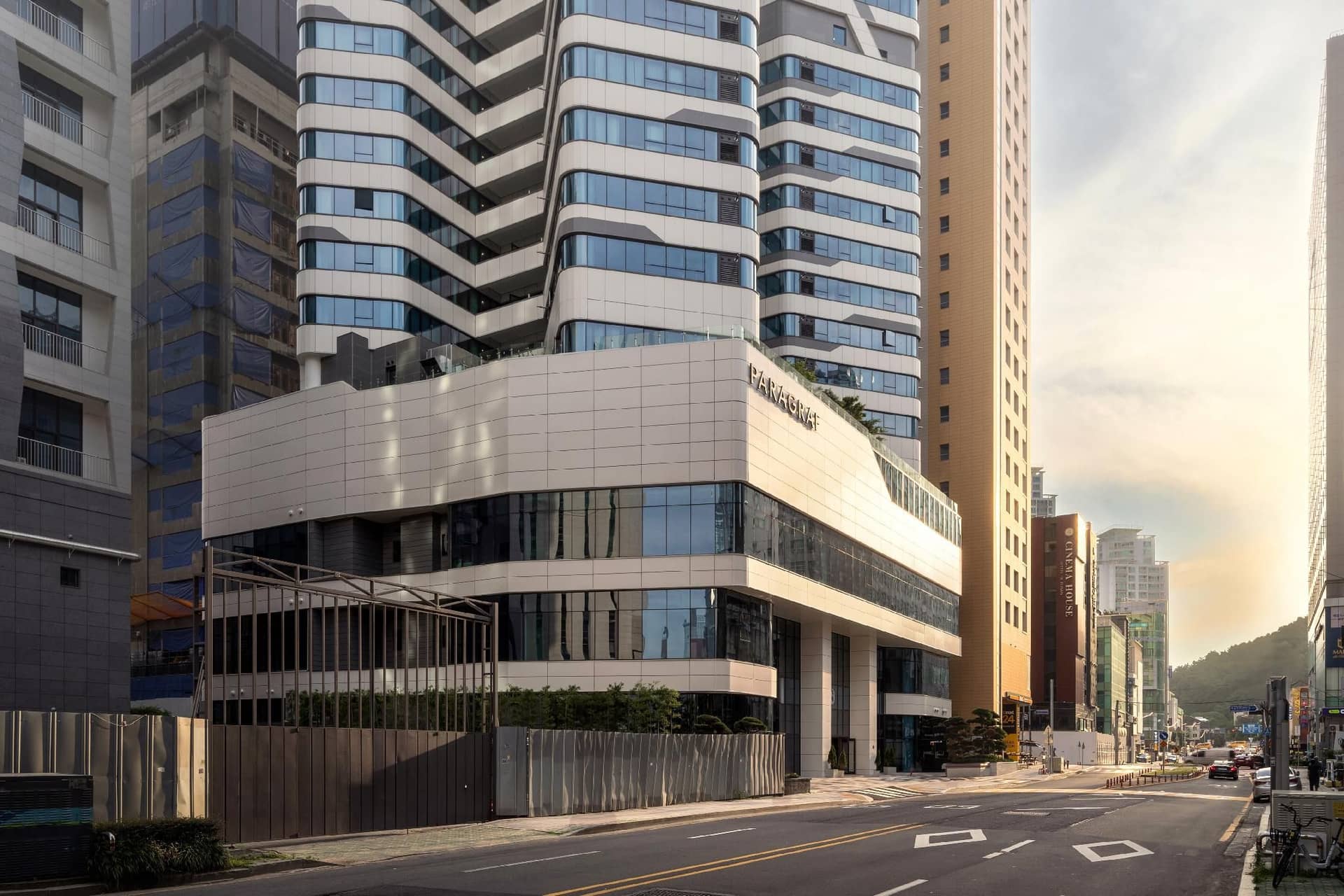Le Collective Haeundae Paragraf
