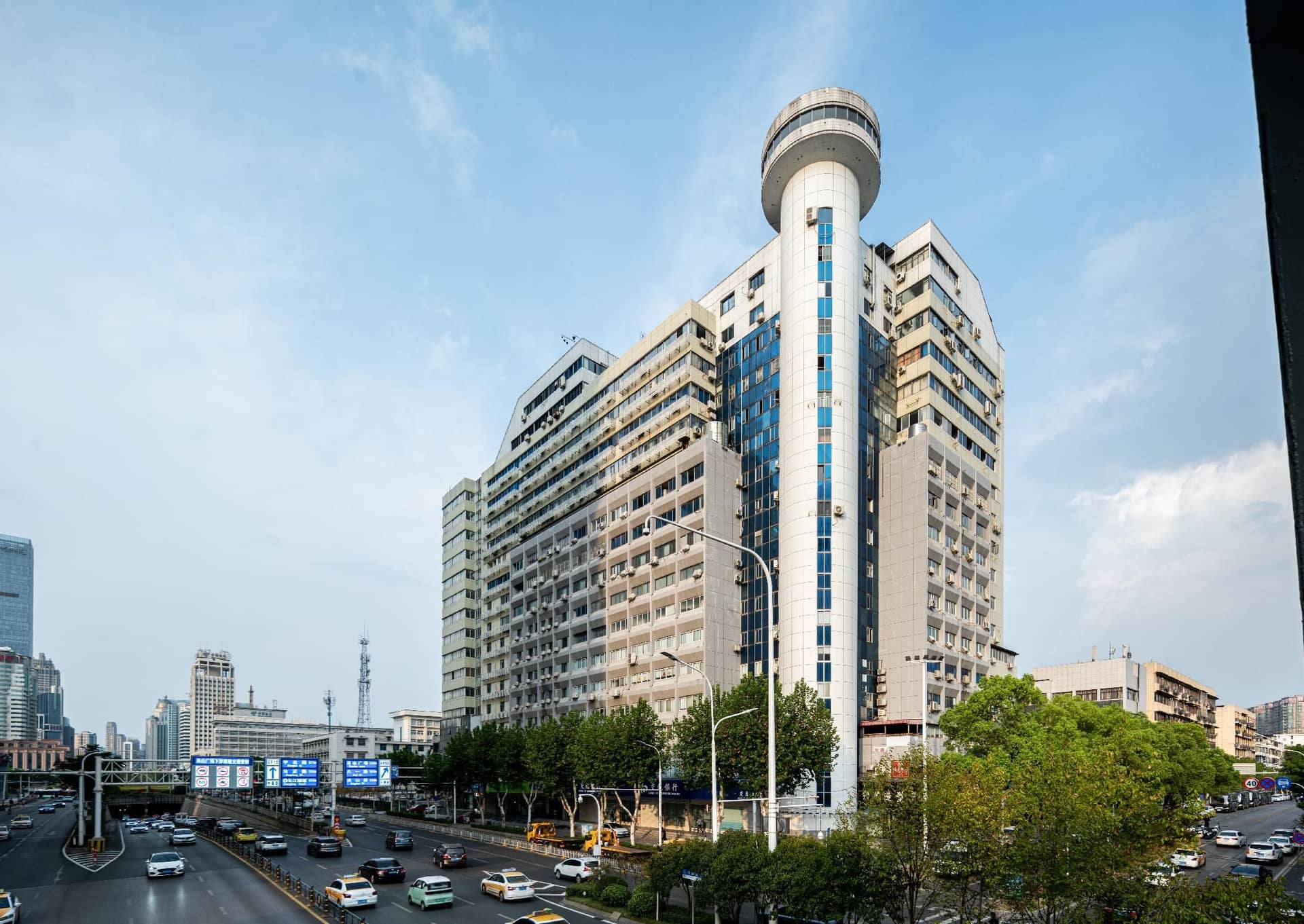 Hanting Hotel Wuhan Hongshan Square Metro Station