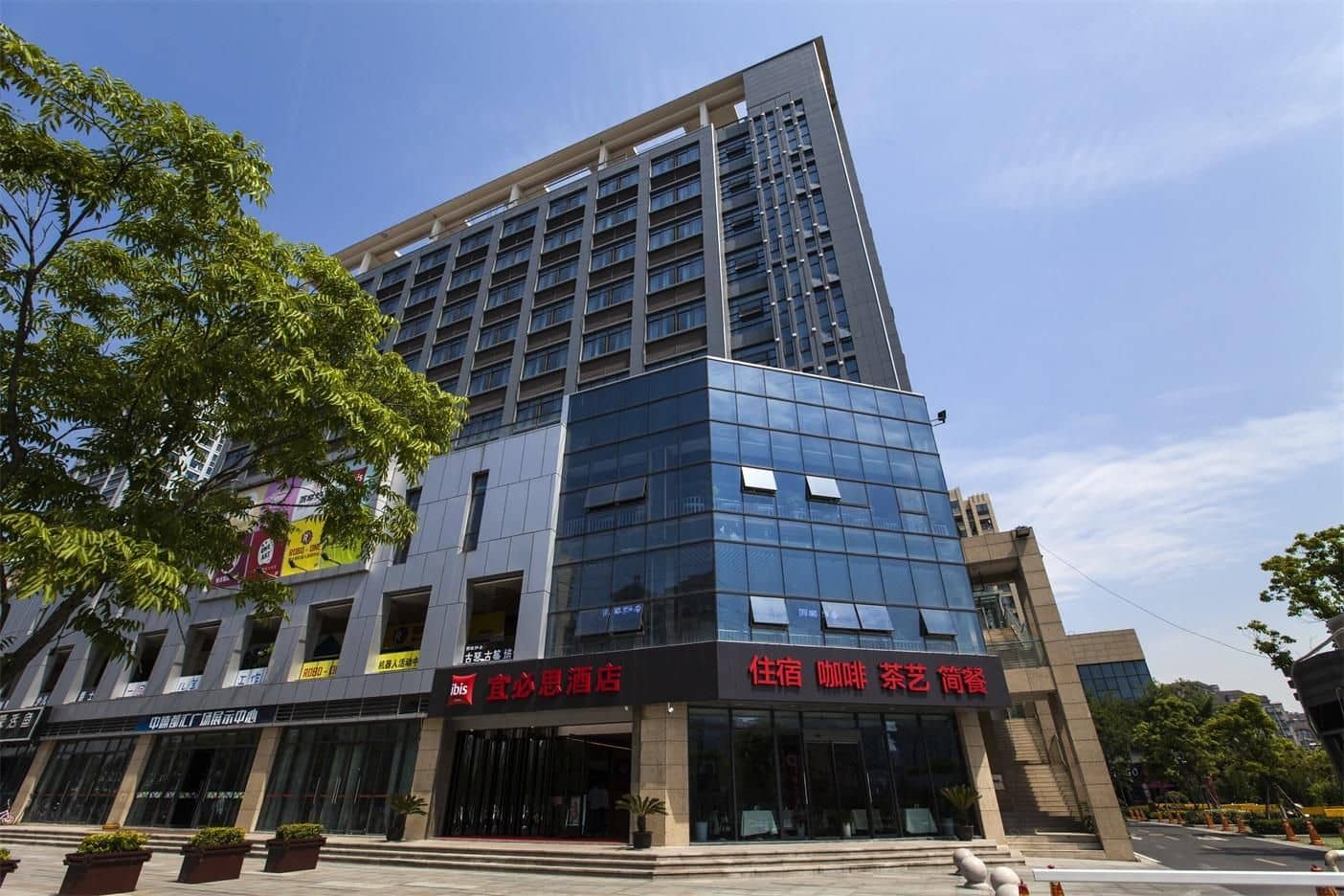โรงแรมไอบิส คุนซาน ฉางเจียงโร้ด