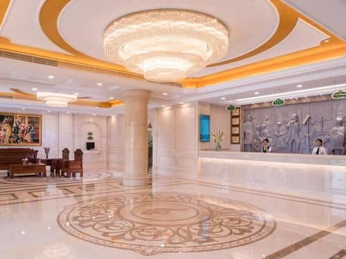 Vienna Hotel Guangdong Gaozhou Chengdong Passenger Station