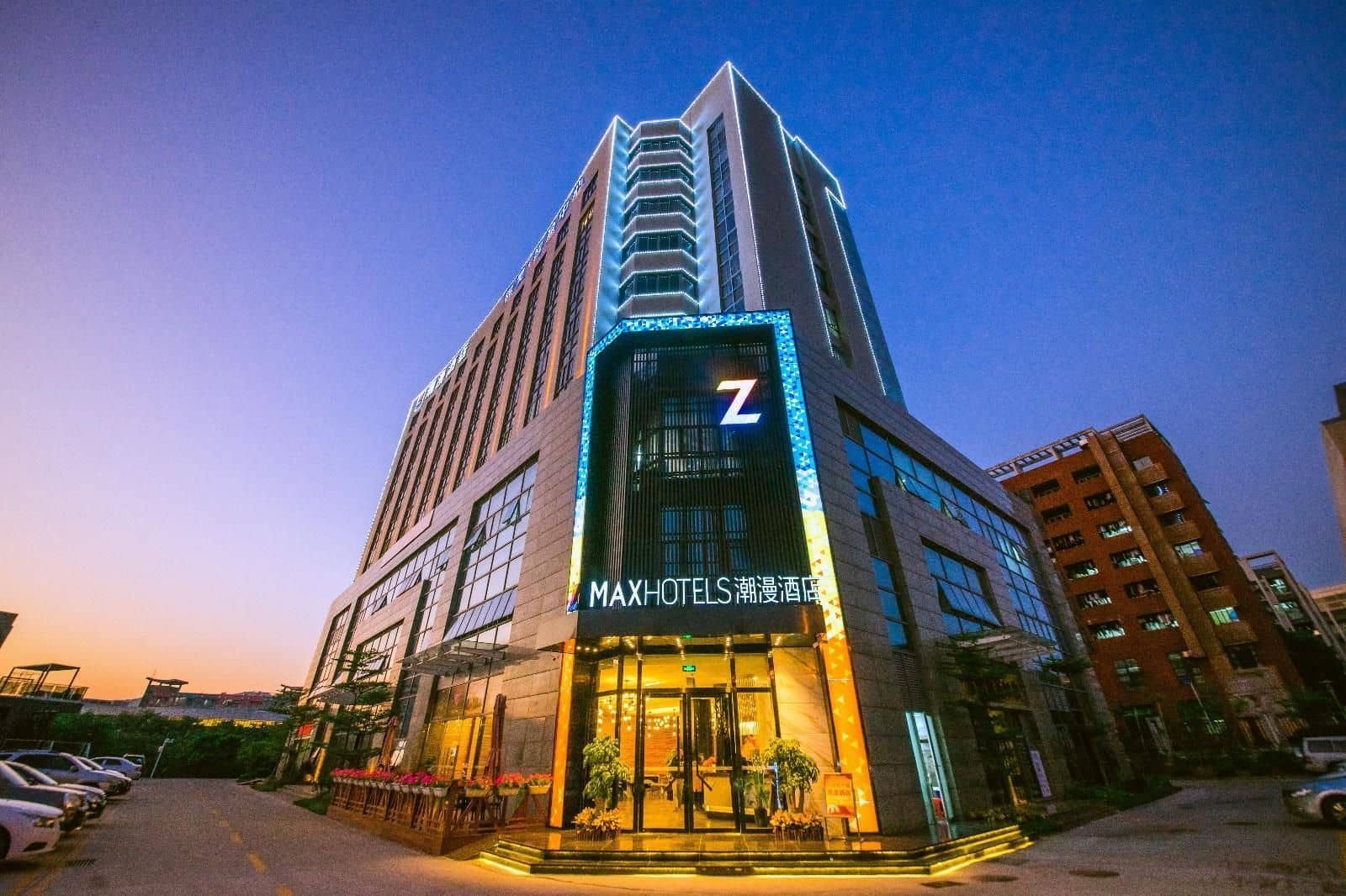 ZMAX Hotel Guangzhou Luogang Science City Shenzhou Road Metro Station