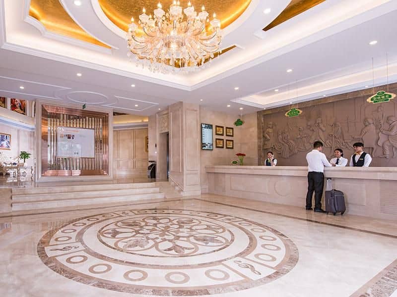Vienna Classic Hotel Shenzhen Dalang Clothing Base