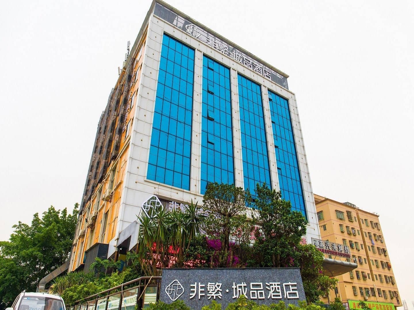 Chonpines Hotel Shenzhen Gongming  Honghuashan Metro Station