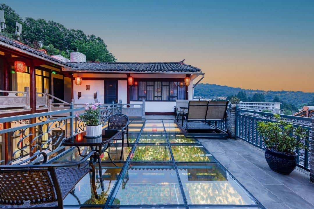 Floral Tengchong Heshun Ancient Town Shanba Guanxia Panorama Inn