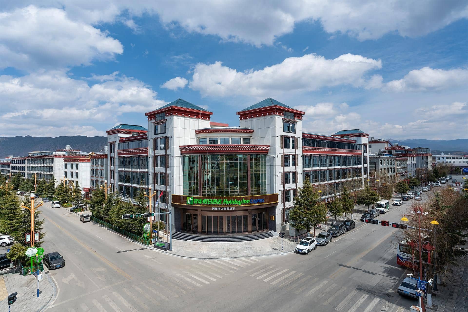 Holiday Inn Express Shangri La, an IHG Hotel Holiday Inn Express Shangri La, an IHG Hotel