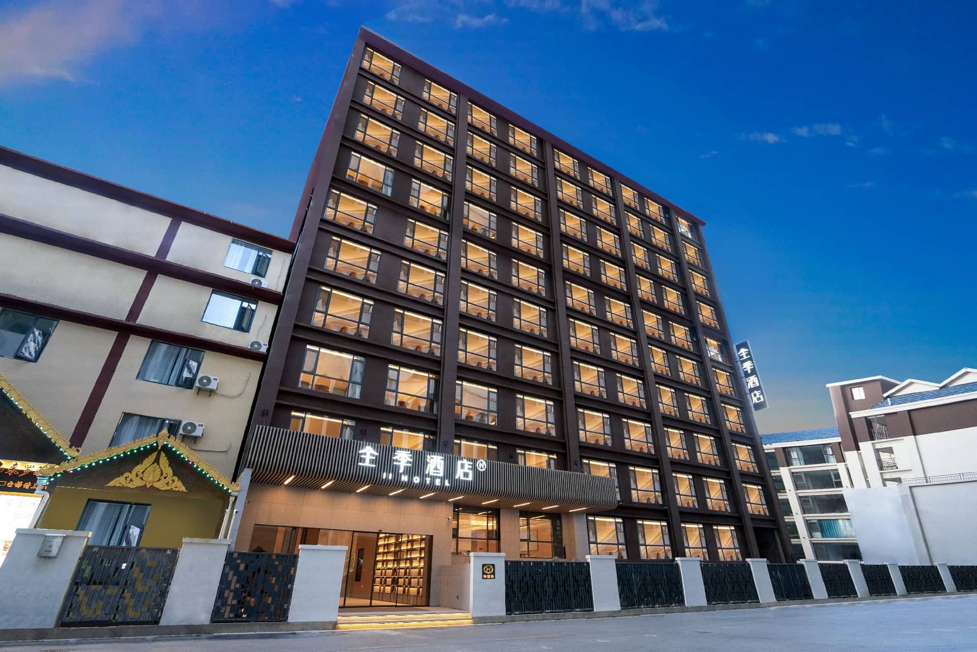 Ji Hotel Xishuangbanna Gaozhuang Xingguang Night Market