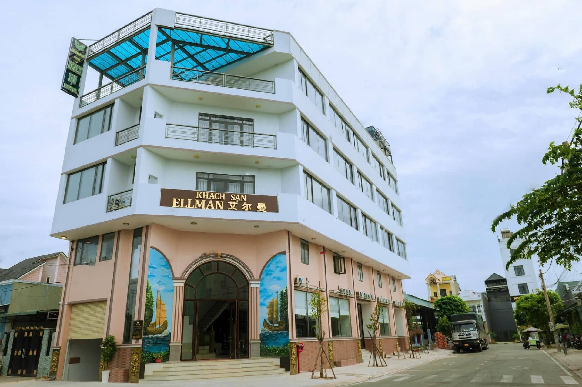 Ellman Hotel