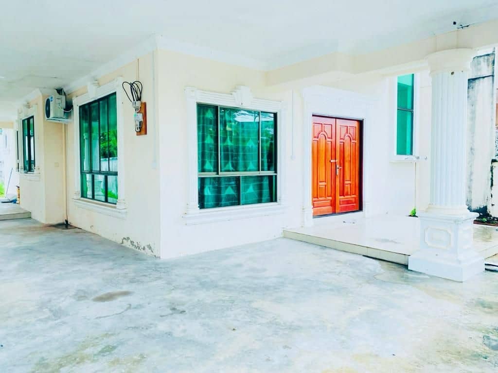 อพาร์ตเมนต์ 4 ห้องนอน 3 ห้องน้ำส่วนตัว ขนาด 1000 ตร.ม. – ศูนย์การพาณิชย์