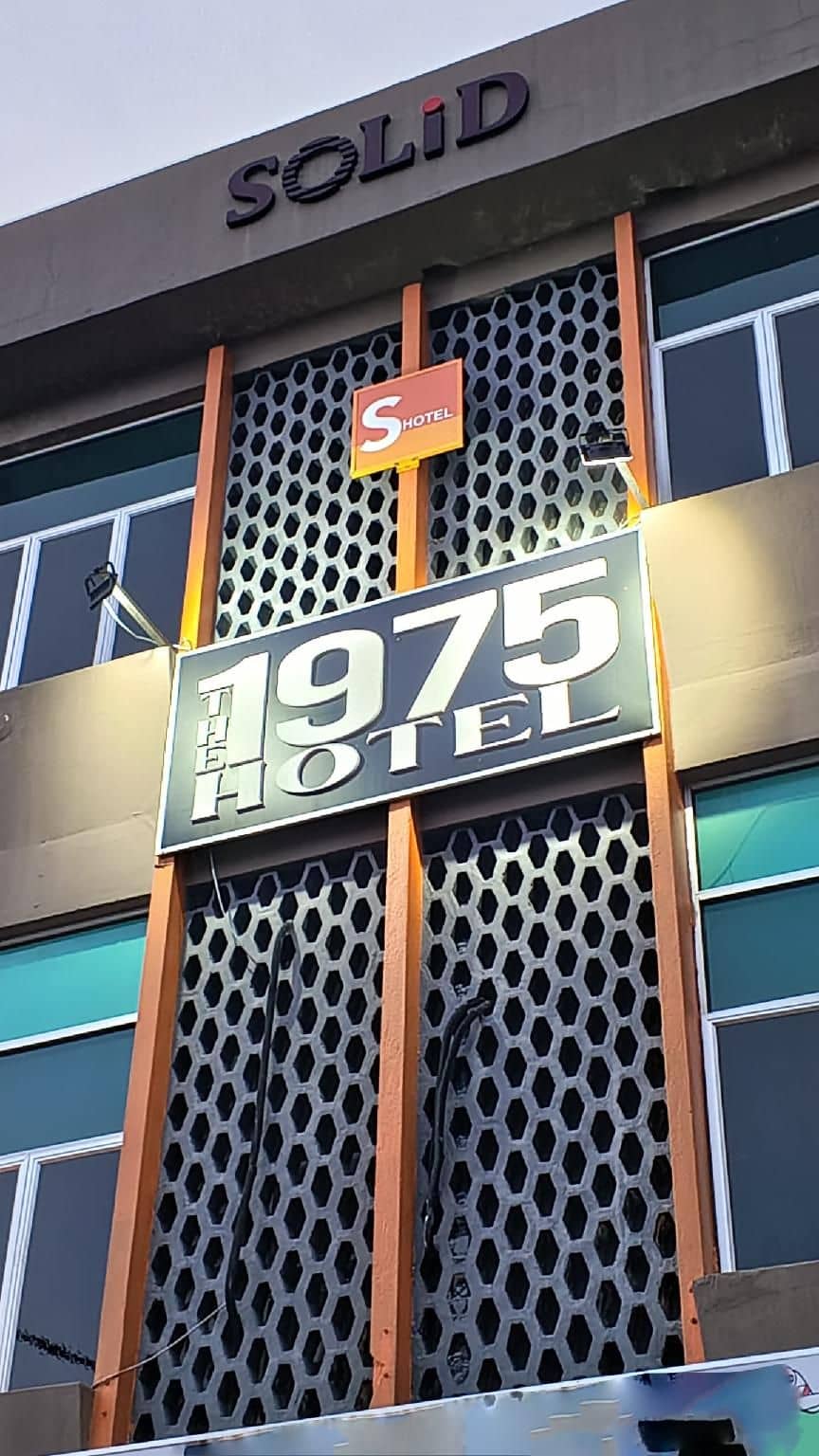 โรงแรมเอ็มไพร์ 1975