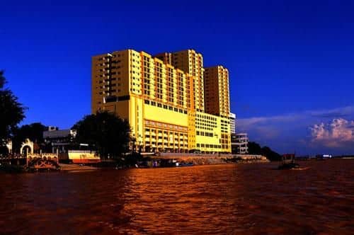 Guest house - River view Condominium c/w pool