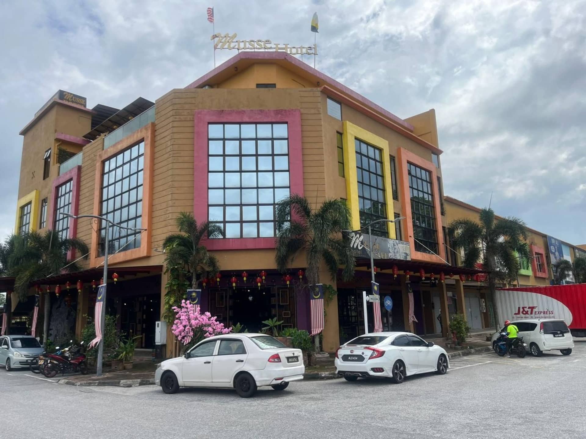 Capital O 89333 Musse Hotel