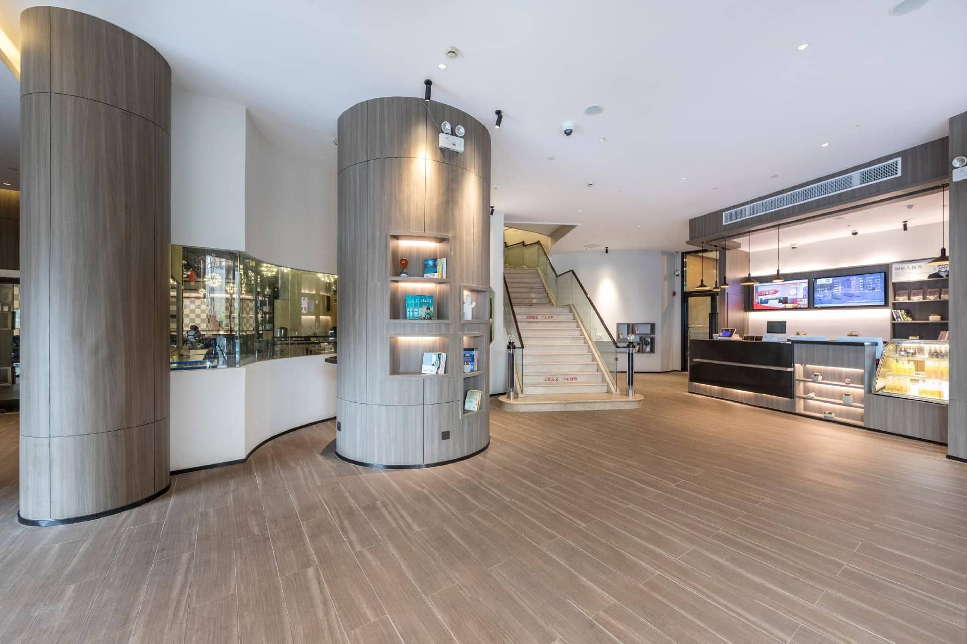 Hanting Hotel Shanghai Xujiahui Yishan Road Metro Station