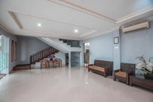 Super OYO 686 Bunga Karang Hotel