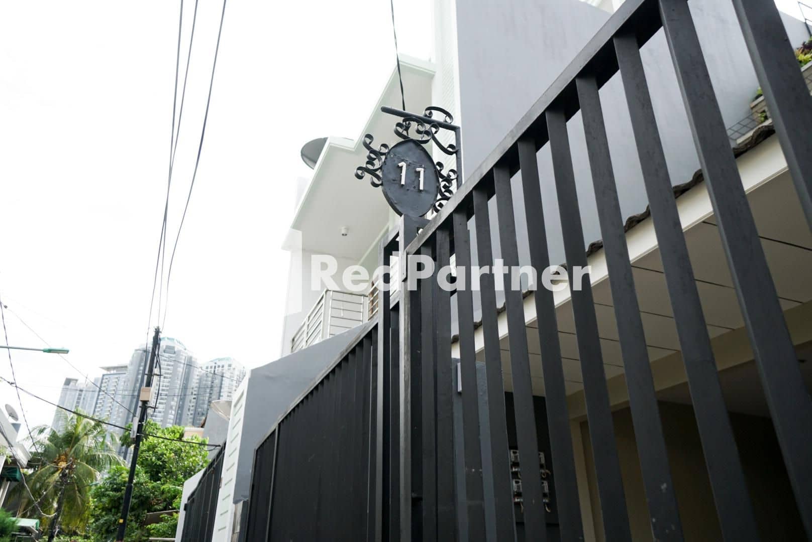 Tomang Gelong Guest House Syariah RedPartner