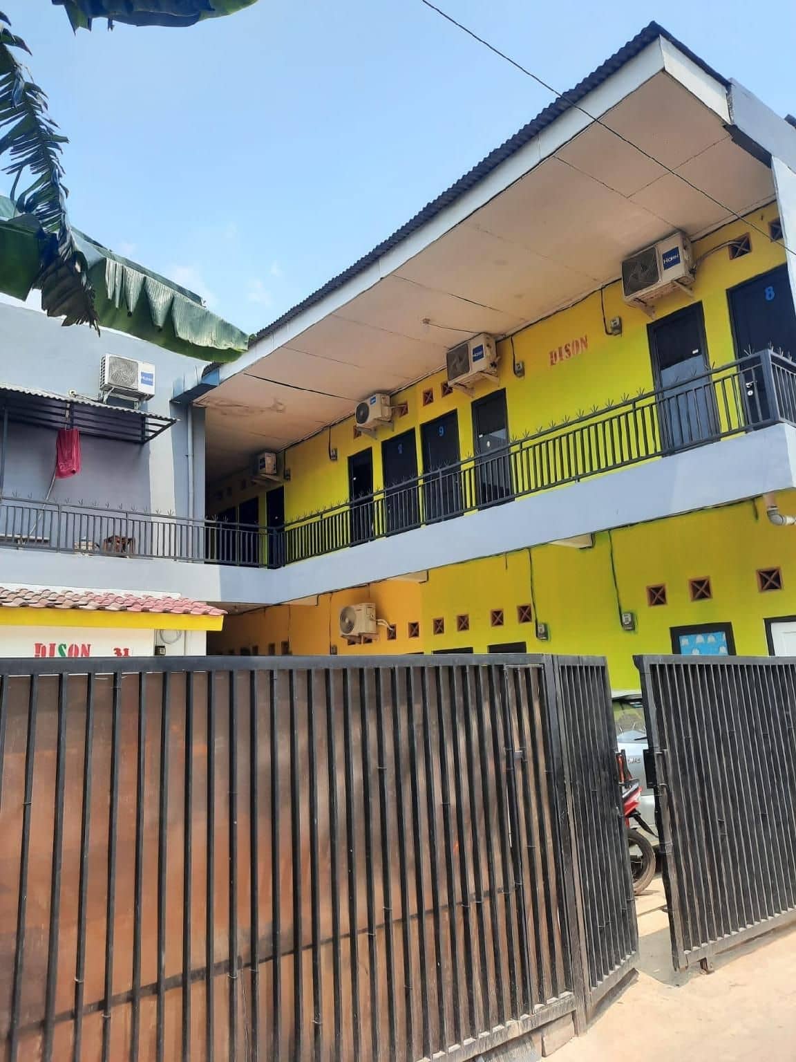 OYO 93021 Kost Dison