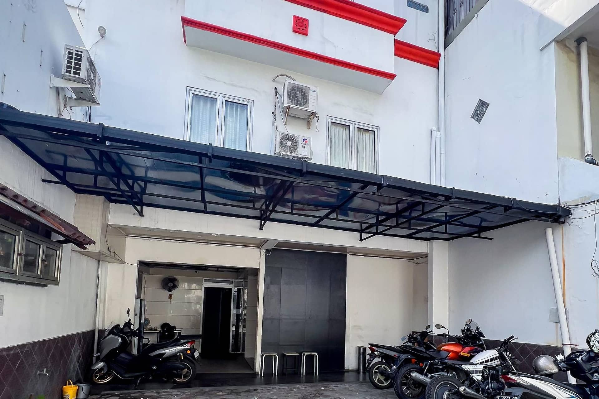 Taisir Residence Near Palmerah Mitra RedDoorz