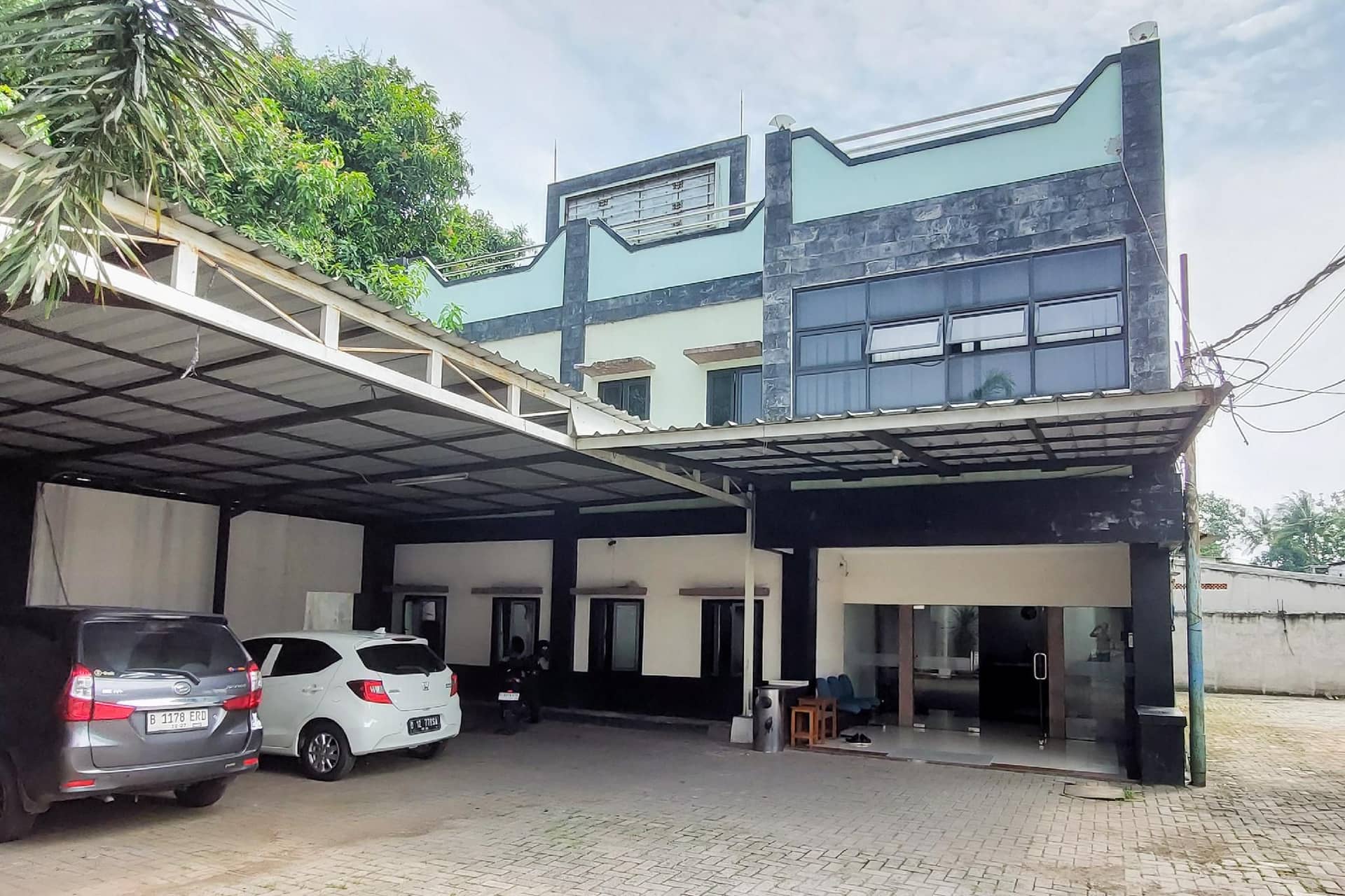 Ni Hotel Syariah Bandara Soekarno Hatta Mitra RedDoorz