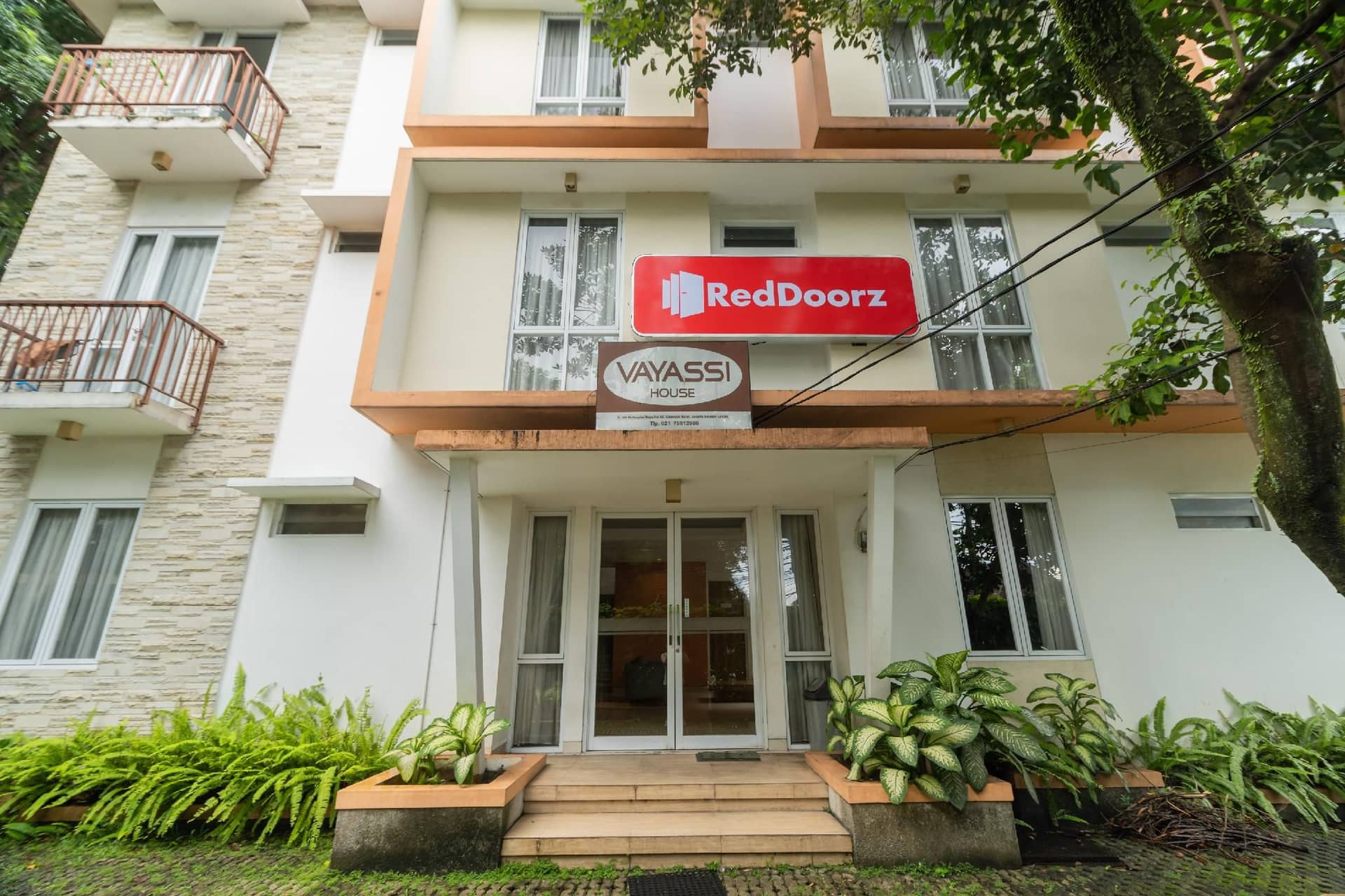 RedDoorz Syariah near Prasetya Mulya Cilandak Campus