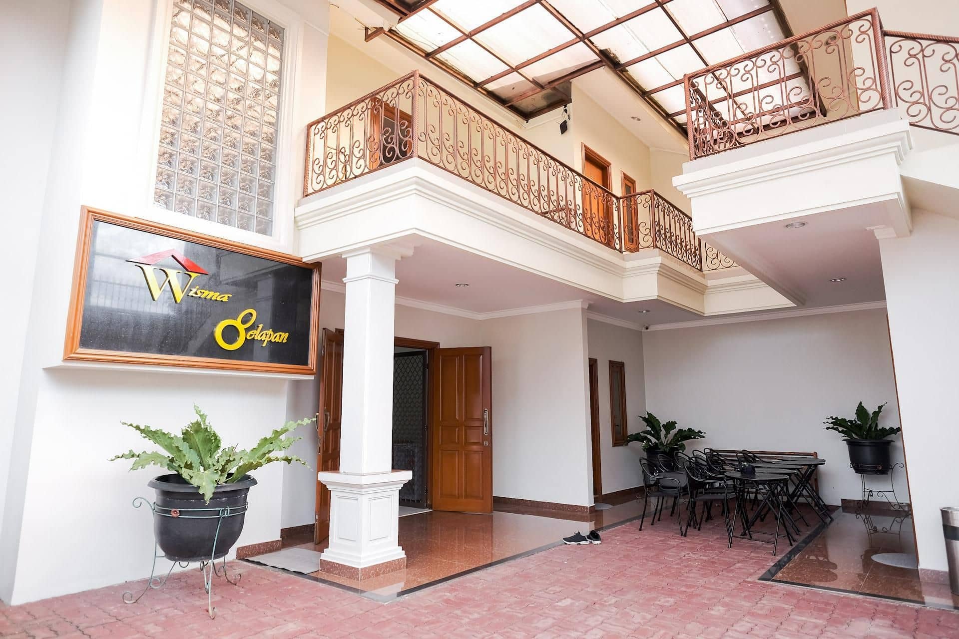 wisma delapan Mitra RedDoorz