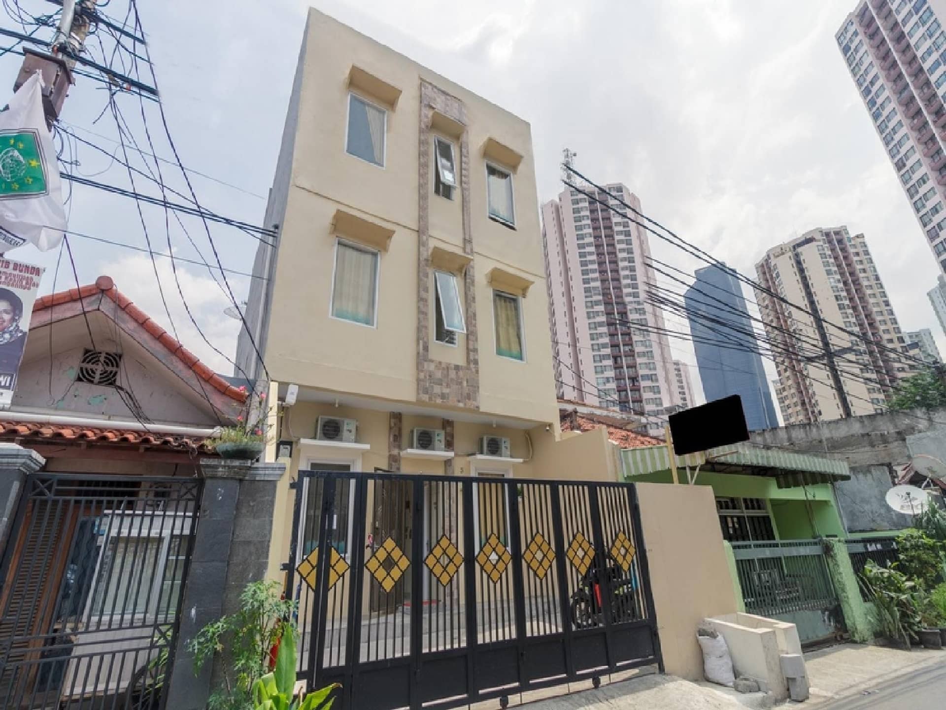 RedDoorz Plus near Taman Rasuna Menteng RedDoorz Plus near Taman Rasuna Menteng