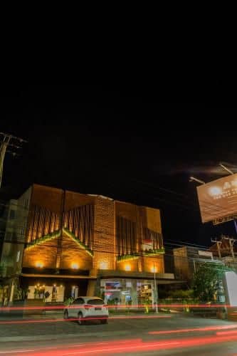 เบอร์รี บิซ โฮเทล
