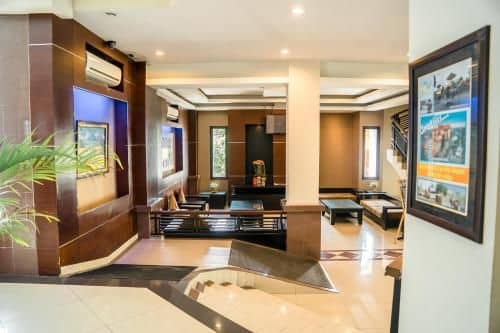 โรงแรมภูริอายุ