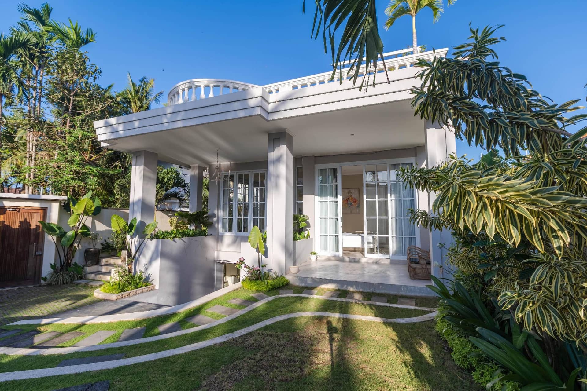 The Beautiful Villa, Casa Sara