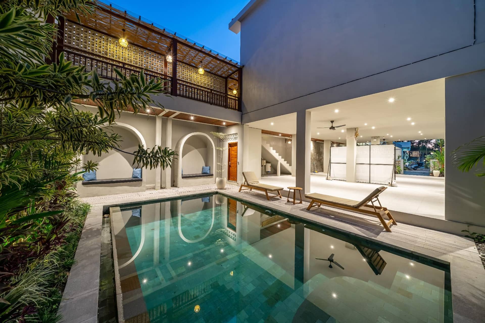 Townhouse 2,StylishBeachAccess-Poolside Relaxation