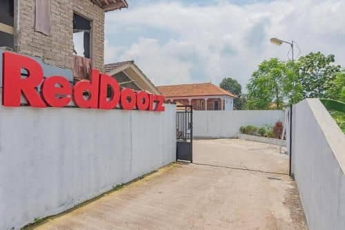 RedDoorz Syariah @ Tambak Mekar Street Subang