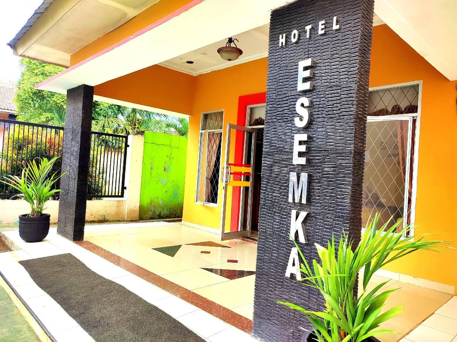 Esemka Hotel & Convention