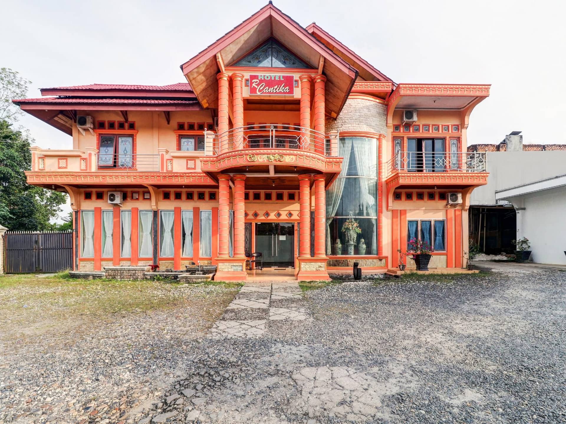 OYO Life 113500 Hotel R Cantika Syariah