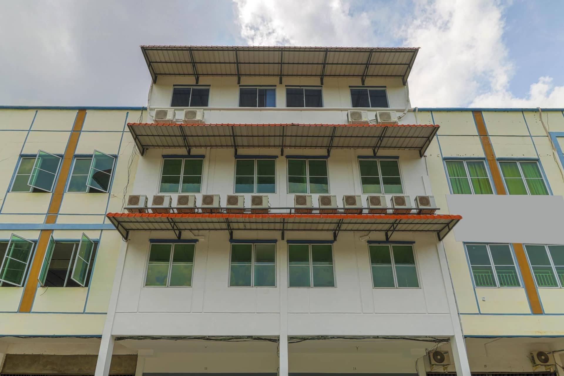 RedDoorz Plus near Kepri Mall