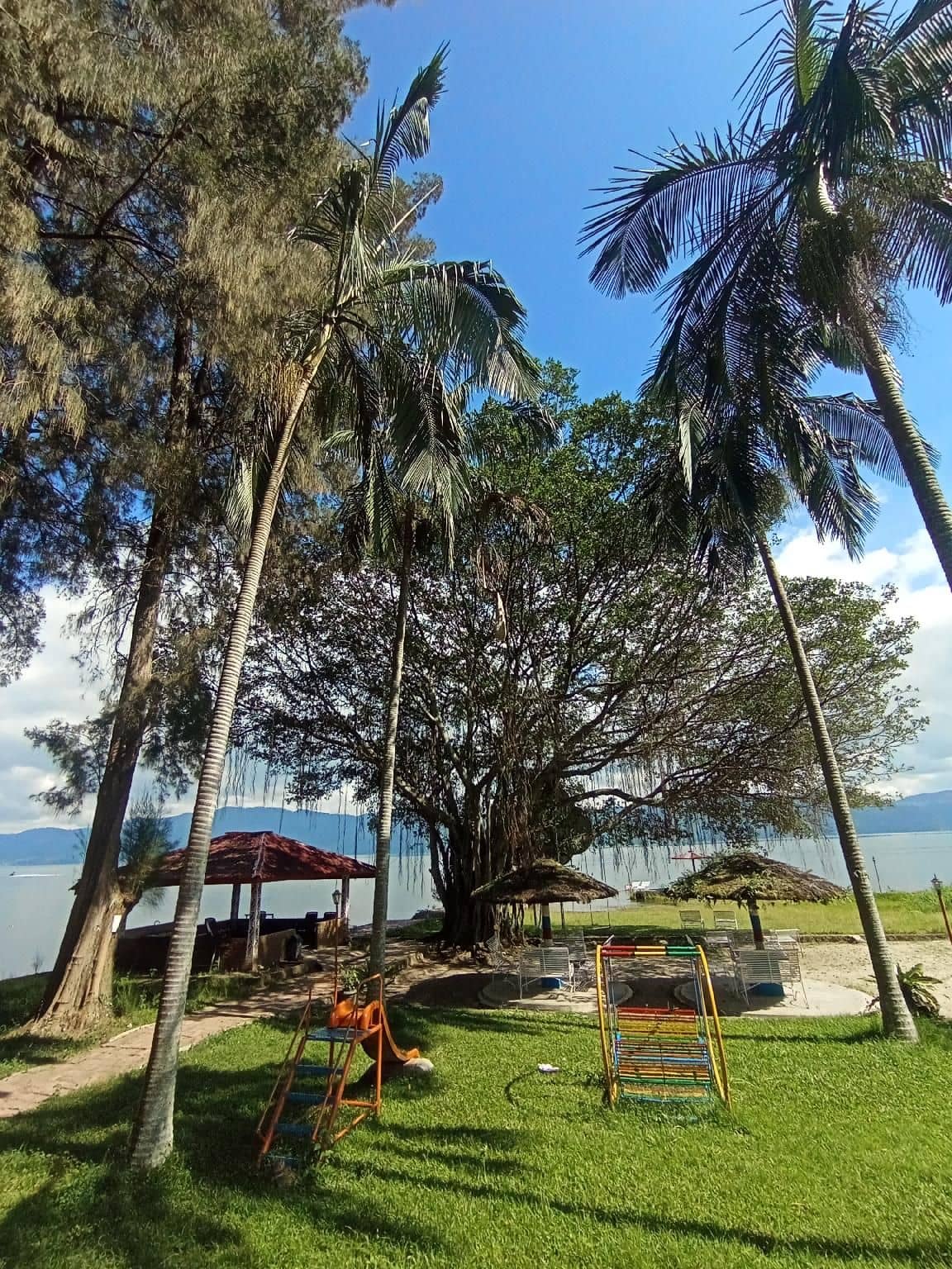 Pandu Lakeside Hotel Tuktuk