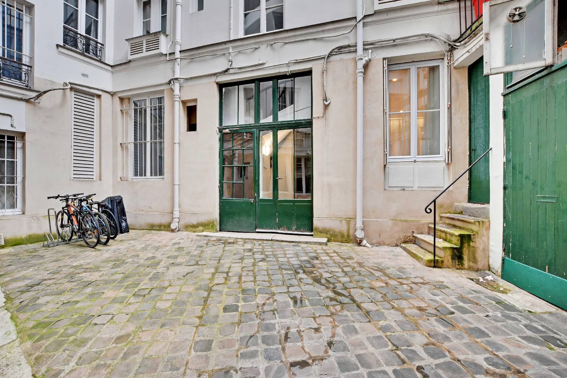 Authentic Apartment - 3BR/6P - Moulin Rouge Authentic Apartment - 3BR/6P - Moulin Rouge