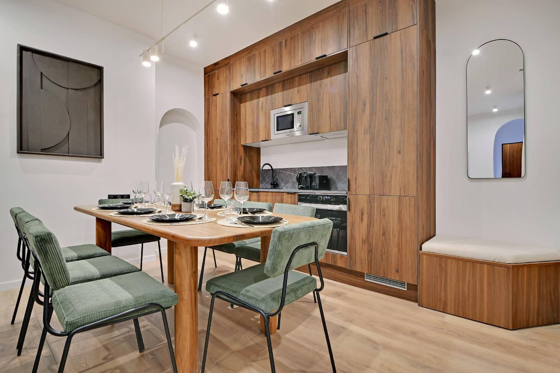 Chic and Spacious Apartment in the Heart of Paris Chic and Spacious Apartment in the Heart of Paris